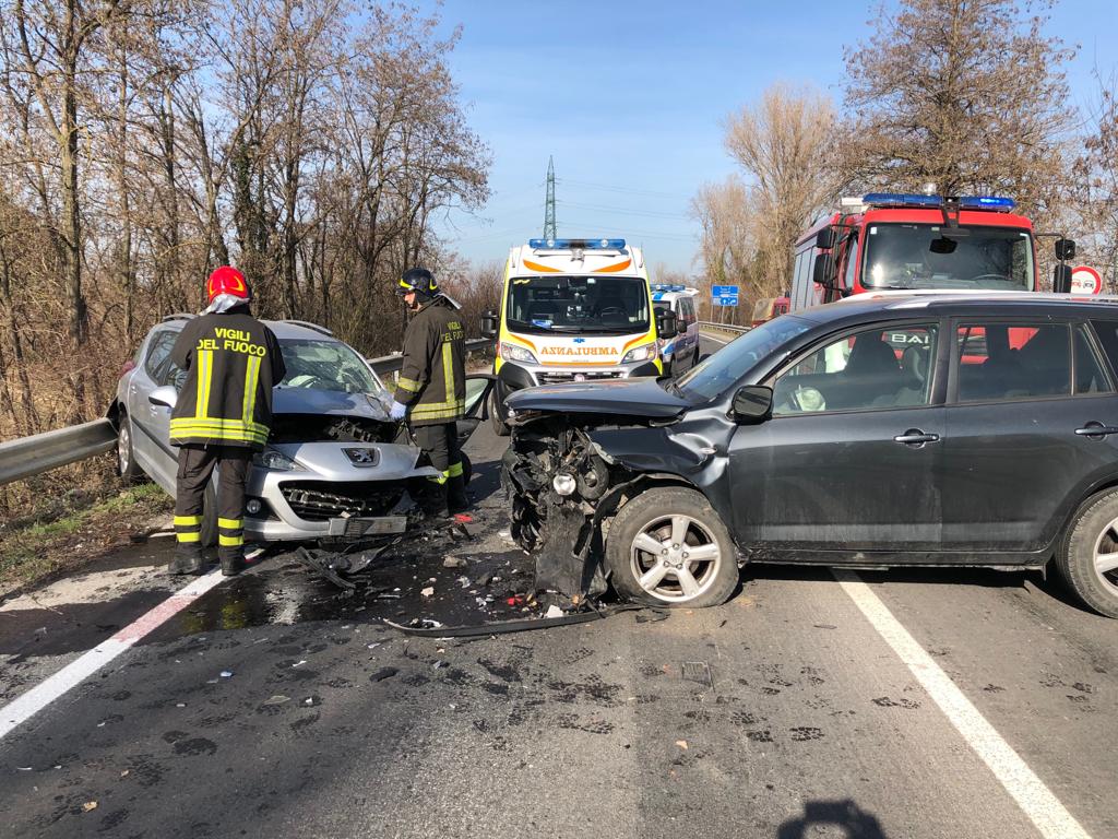 INCIDENTE A FIORANO SULLA PEDEMONTANA SCONTRO TRA DUE AUTO Tv Qui Modena