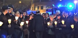 STRAGE DI TRIESTE, A MODENA CENTINAIA DI FIACCOLE PER I POLIZIOTTI UCCISI