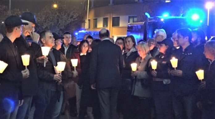 STRAGE DI TRIESTE, A MODENA CENTINAIA DI FIACCOLE PER I POLIZIOTTI UCCISI