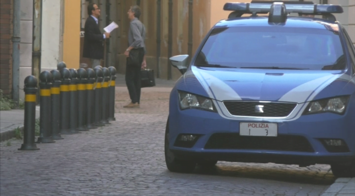 PICCHIA IL FATTORINO E GLI RUBA LA PIZZA: ARRESTATO