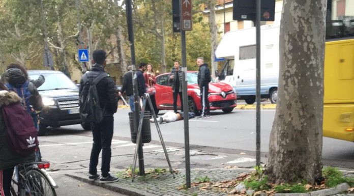 SCONTRO AUTO-BICI, SCARAVENTATA A TERRA LA RAGAZZA COLPITA