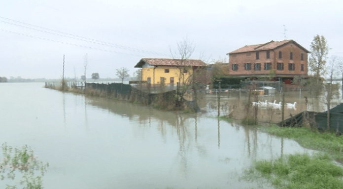 PERIFERIA DI MODENA, ALBARETO È DIVENTATO UN LAGO PERIFERIA DI MODENA, ALBARETO È DIVENTATO UN LAGO