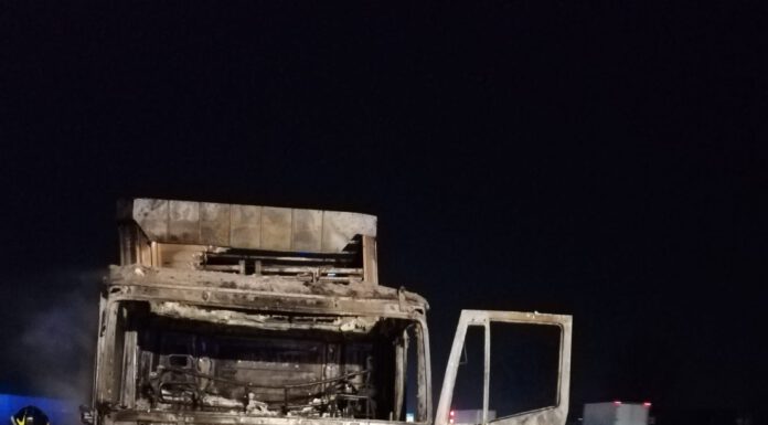 CAMION PRENDE FUOCO SULL’AUTOSOLE: TRAFFICO IN TILT