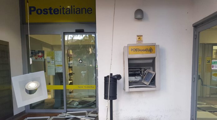 VIGNOLA: BANDA DI LADRI FA ESPLODERE IL POSTAMAT, BOTTINO DA 30 MILA EURO