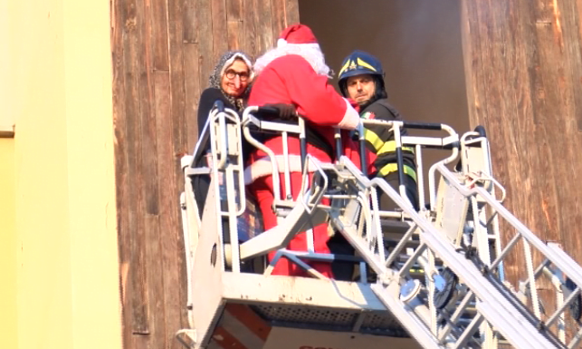 EPIFANIA, LA BEFANA IN FESTA CON I VIGILI DEL FUOCO EPIFANIA, LA BEFANA IN FESTA CON I VIGILI DEL FUOCO