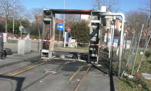 ROGO NELLA NOTTE: DISTRUTTO AUTOLAVAGGIO, POSSIBILE DOLO