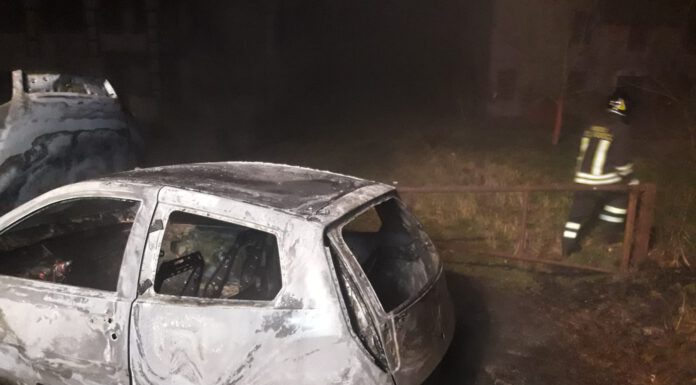 FINALE EMILIA, AUTO DISTRUTTA DALLE FIAMME