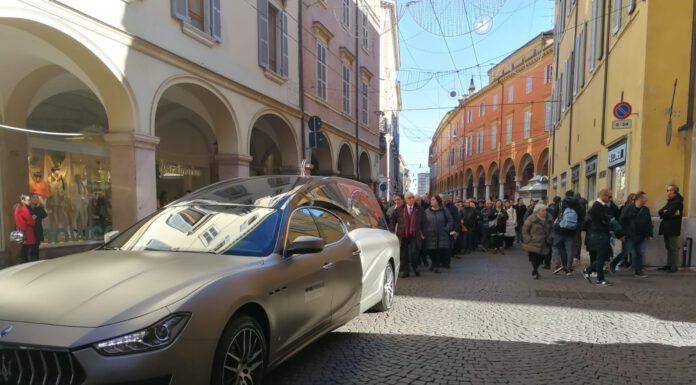 CORTEO E FUNERALI, IN DUOMO LA COMMOZIONE DELLA CITTA’ PER MIRELLA