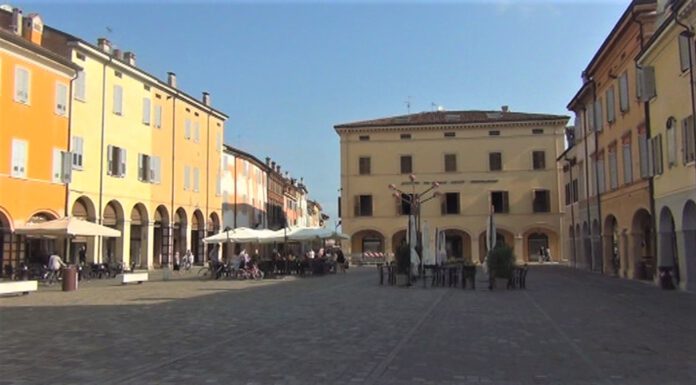 CENTRO DI CARPI, DUE ADULTI MASSACRANO UN MINORENNE