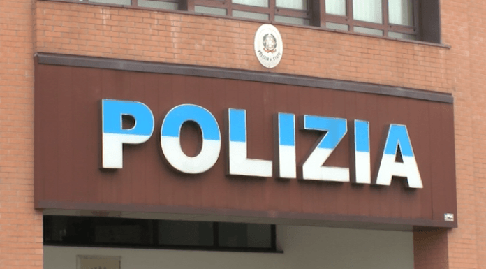 RAPINA IN CENTRO, LADRO IN FUGA LUNGO VIA EMILIA E IN PIAZZA GRANDE