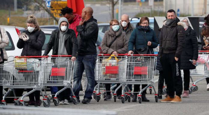 LIMITAZIONI A MODENA: FARE LA SPESA IN FILA E’ LA PRASSI