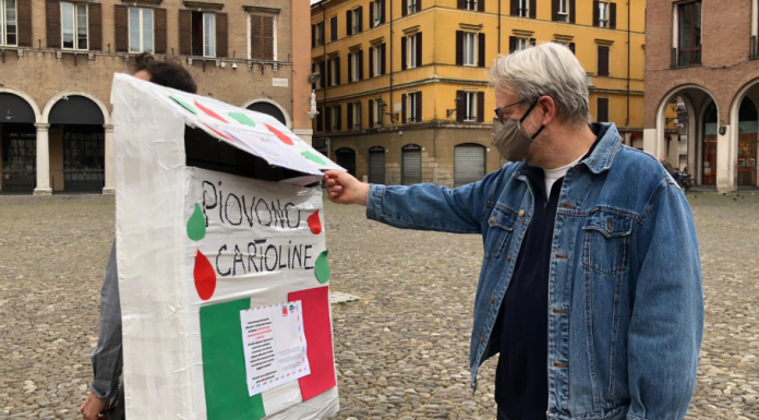 “PASSEGGIATA DEMOCRATICA”, PROTESTA CONTRO ESTERNALIZZAZIONE DEI NIDI