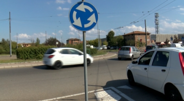 ROTATORIA CIALDINI, STRADA DEFINITIVAMENTE RIDOTTA A UNA CORSIA