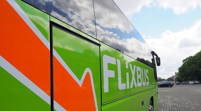 VACANZE DA INCUBO: MODENESE ABBANDONATO DA FLIXBUS IN AUTOSTRADA