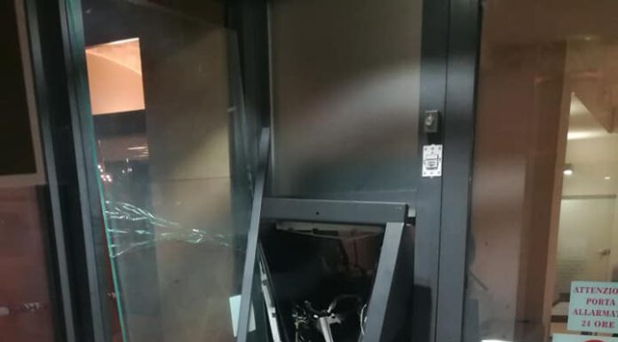 BOATO NELLA NOTTE A MIRANDOLA: BANDA FA ESPLODERE UN BANCOMAT