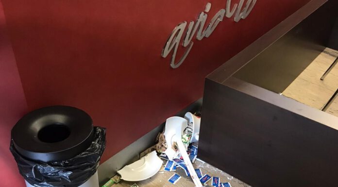 BAR NAVIGLIO: DUE FURTI IN UNA SERA. LADRI TORNANO PER RUBARE CIOCCOLATINI