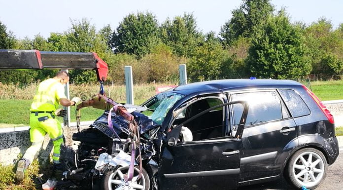 INCIDENTE FRONTALE TRA CAMION E AUTO: MUORE IL CONDUCENTE, GRAVE UNA DONNA