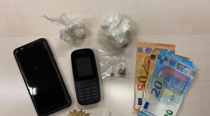 SORPRESO A VENDERE CRACK E COCAINA: IN ARRESTO NIGERIANO DI 31 ANNI