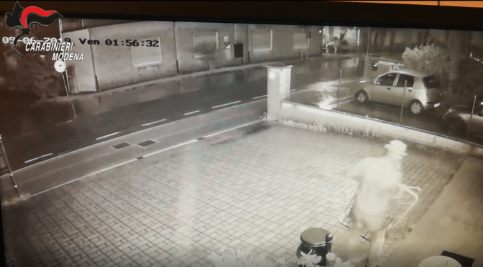 LADRO SERIALE, 25 ENNE ARRESTATO DOPO 17 FURTI CON SPACCATA