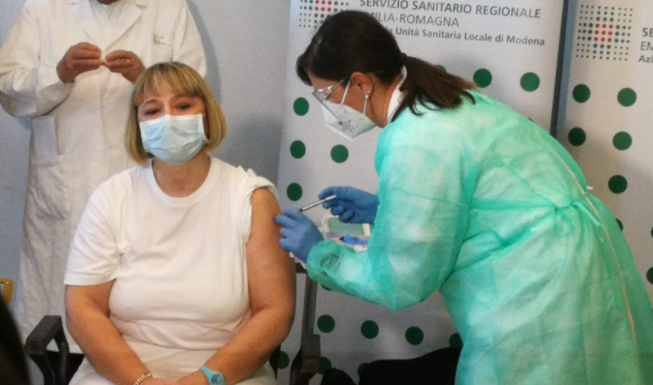 VACCINE DAY: ALDA REGGIANI E’ STATA LA PRIMA VACCINATA CONTRO IL COVID-19 A MODENA