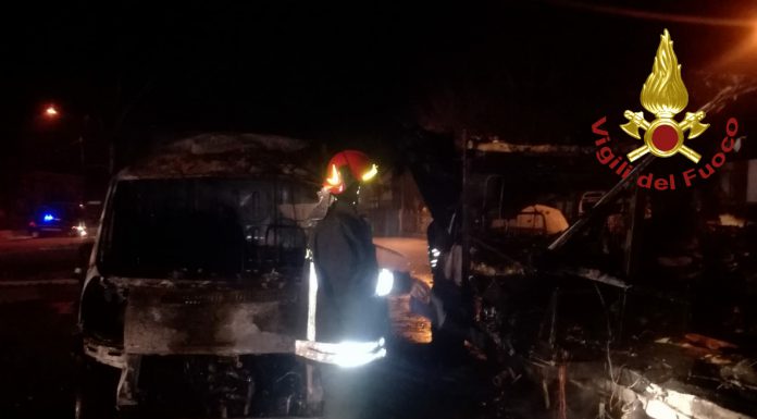 MEDOLLA, A FUOCO UN CAMPER CON UNA BOMBOLA ALL’INTERNO: NESSUN FERITO