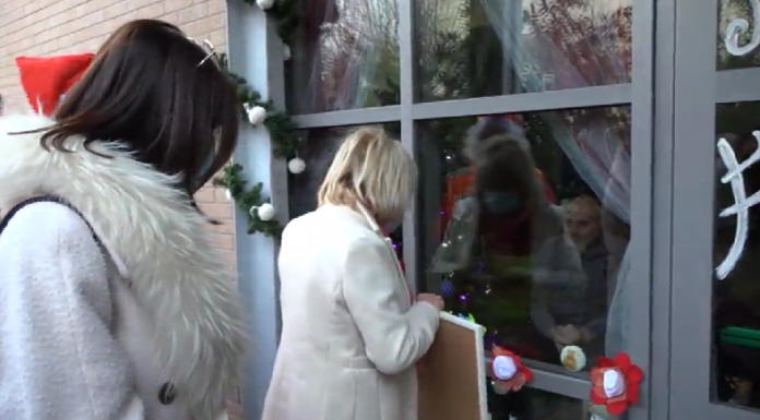 NATALE ALLA FINESTRA, ALL’OPERA PIA IL SALUTO IN PRESENZA DEI FAMILIARI