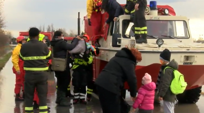 FAMIGLIE SFOLLATE, IL RICORDO DI UNA NOTTE TERRIBILE: “IL RUMORE DELL’ACQUA FA DAVVERO PAURA”