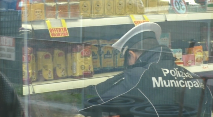 VIALE GRAMSCI: ASSEMBRAMENTO IN UN MARKET, MULTA E SOSPENSIONE PER 5 GIORNI