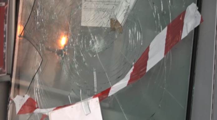 STAZIONE AUTOCORRIERE, VANDALISMO ALLA CABINA DI AUTISTI SETA