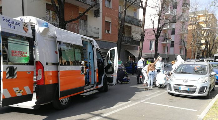 VIALE GRAMSCI, DONNA INVESTITA SULLE STRISCE PEDONALI
