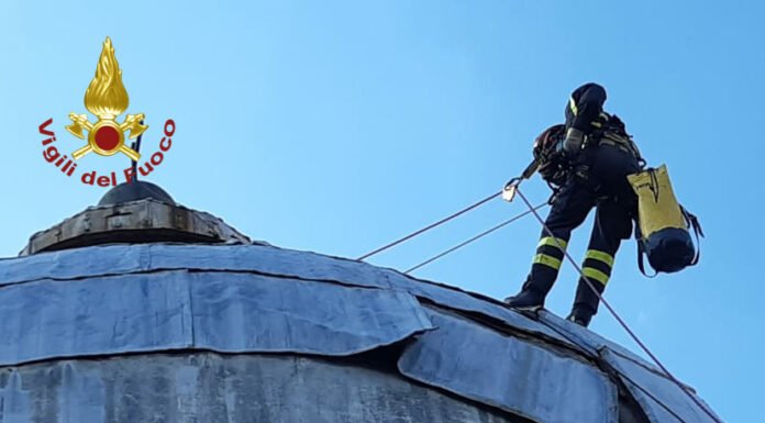 CHIESA DEL VOTO, VIGILI DEL FUOCO AL LAVORO PER RIPRISTINARE LE LAMIERE