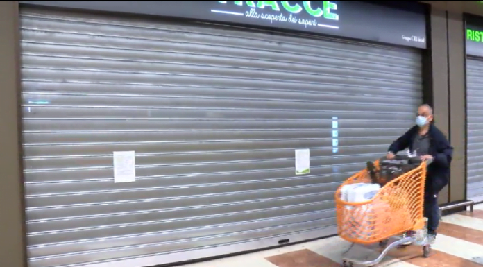 CENTRI COMMERCIALI, SERRANDE GIU’ PER CHIEDERE LA RIAPERTURA NEI WEEKEND