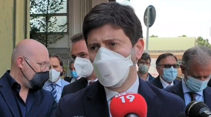 MINISTRO SPERANZA: DAL CENTRO VACCINALE IL GRAZIE AGLI OPERATORI SANITARI