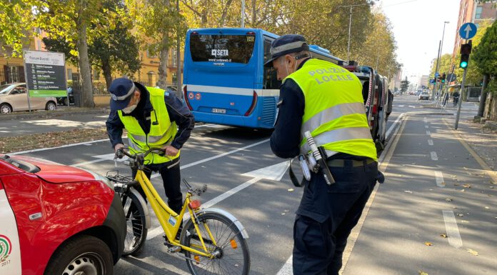 INCIDENTE IN VIA GIARDINI, ANZIANO IN BICICLETTA INVESTITO SULLE STRISCE
