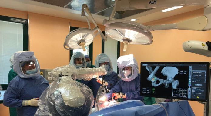 POLICLINICO, PRIMO INTERVENTO DI CHIRURGIA ROBOTICA NELLA CHIRURGIA DI PROTESI