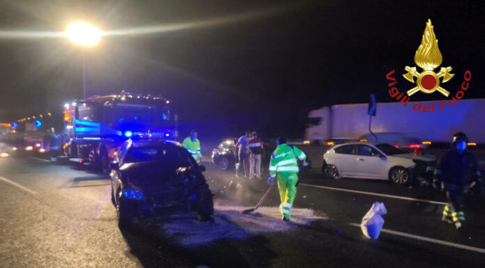 INCIDENTE IN A1: QUATTRO FERITI E AUTOSTRADA BLOCCATA