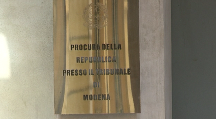 NO MASK IN PROCURA, POTREBBERO DOVER RISPONDERE DI RESISTENZA A PUBBLICO UFFICIALE