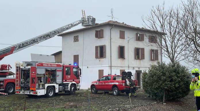 TRAGEDIA A ALBARETO, ULTRALEGGERO SI SCHIANTA SU ABITAZIONE, DECEDUTO IL PILOTA