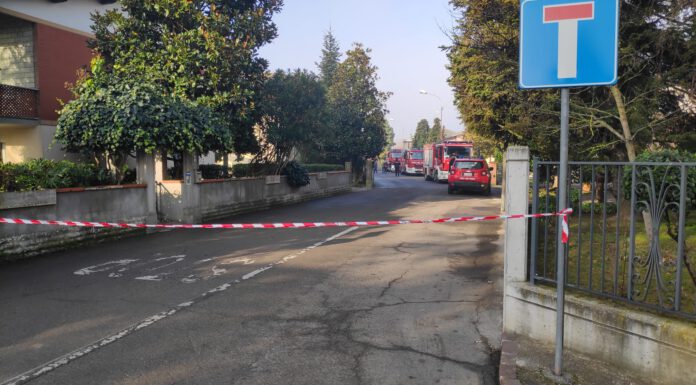INCENDIO A CAVEZZO, EVACUATA UNA PALAZZINA IN VIA PUCCINI