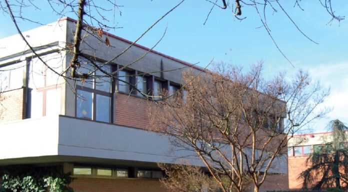 SCUOLE CARDUCCI, PROF NON METTE LA FFP2. GLI STUDENTI LASCIANO LA CLASSE