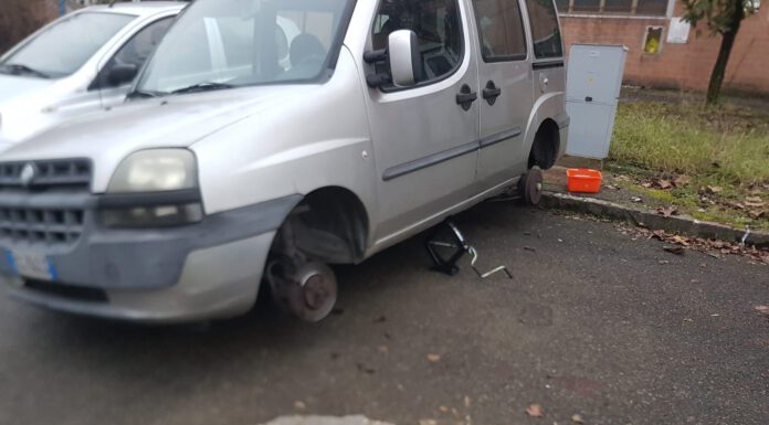 ZONA TORRAZZI, LADRI IN AZIONE DAVANTI LA CARROZZERIA: RUBATE 4 RUOTE