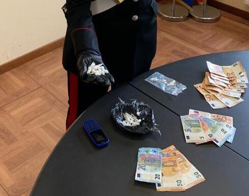 LOTTA ALLO SPACCIO, SORPRESO CON 46 DOSI DI CRACK: ARRESTATO 29 ENNE
