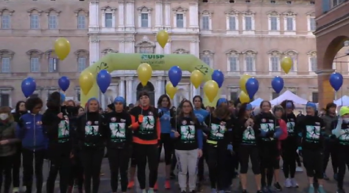 DONNE IN CORSA, OLTRE UN MIGLIAIO DI PERSONE IN PIAZZA ROMA