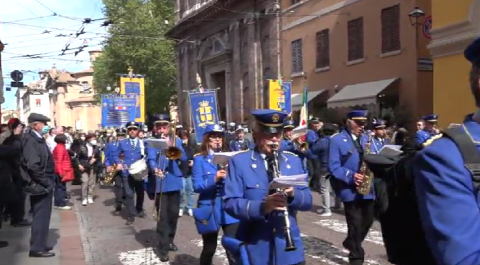 FESTA DELLA LIBERAZIONE, CENTINAIA DI MODENESI IN PIAZZA
