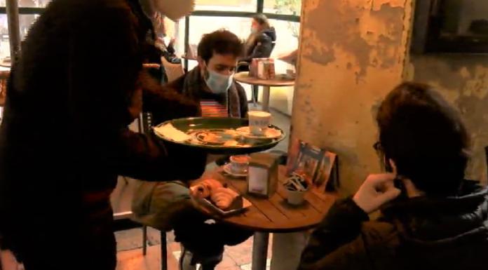 CERCASI CAMERIERI, BAR E RISTORANTI NON TROVANO PERSONALE