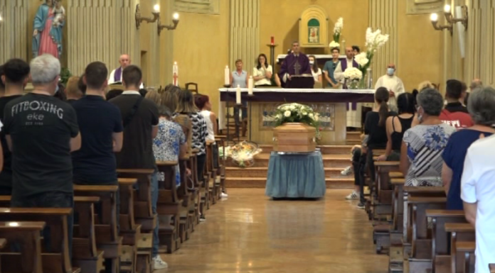 ADDIO RAUL DEMOLITI, CHIESA DI FORMIGINE GREMITA PER I FUNERALI DEL 21ENNE