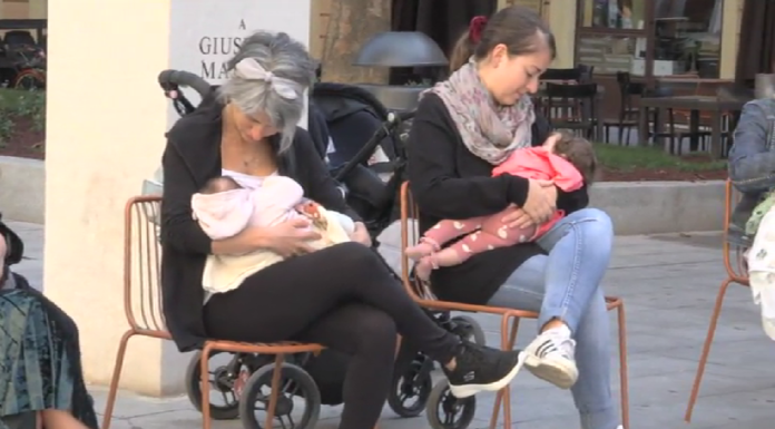FLASH MOB, IN PIAZZA MAZZINI MANIFESTAZIONE PER L’ALLATTAMENTO