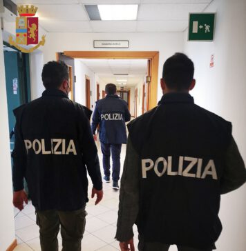 TENTATO FURTO SU UN’AUTO IN SOSTA: DENUNCIATA UNA COPPIA