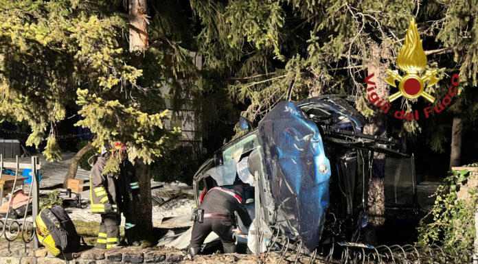 INCIDENTE STRADALE IERI SERA A PAVULLO. AUTO SI RIBALTA. FERITO IL CONDUCENTE