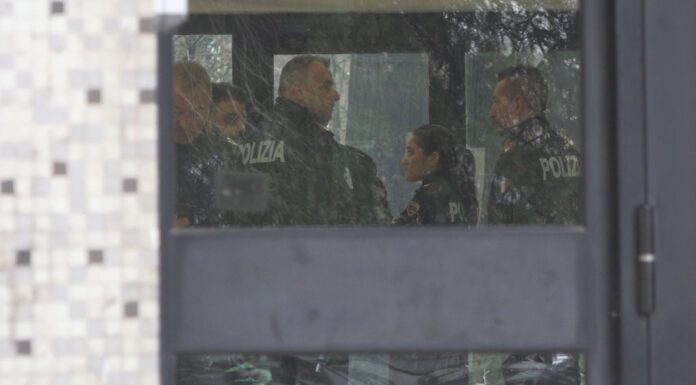 RISSA AL CORNI, GRUPPO DI GIOVANI MANDA ALL’OSPEDALE UN BIDELLO